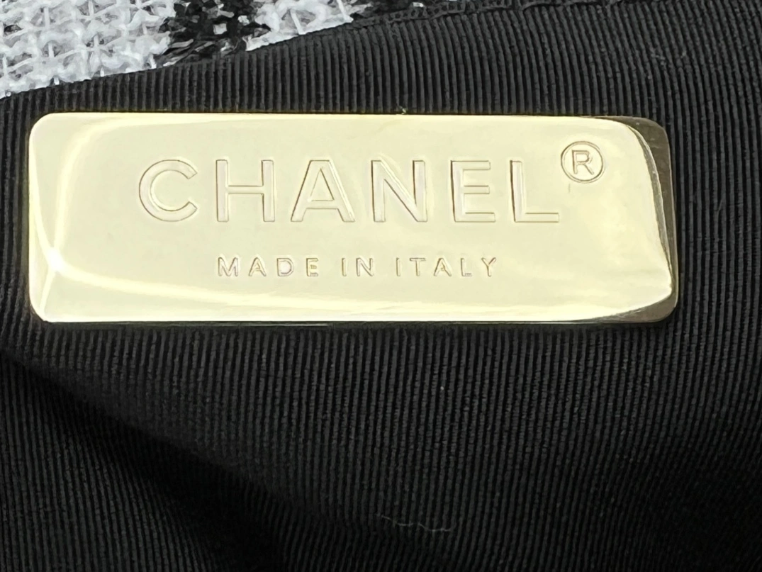 Versatile 5995 Chanel AAA Quality Messenger Bags For Women