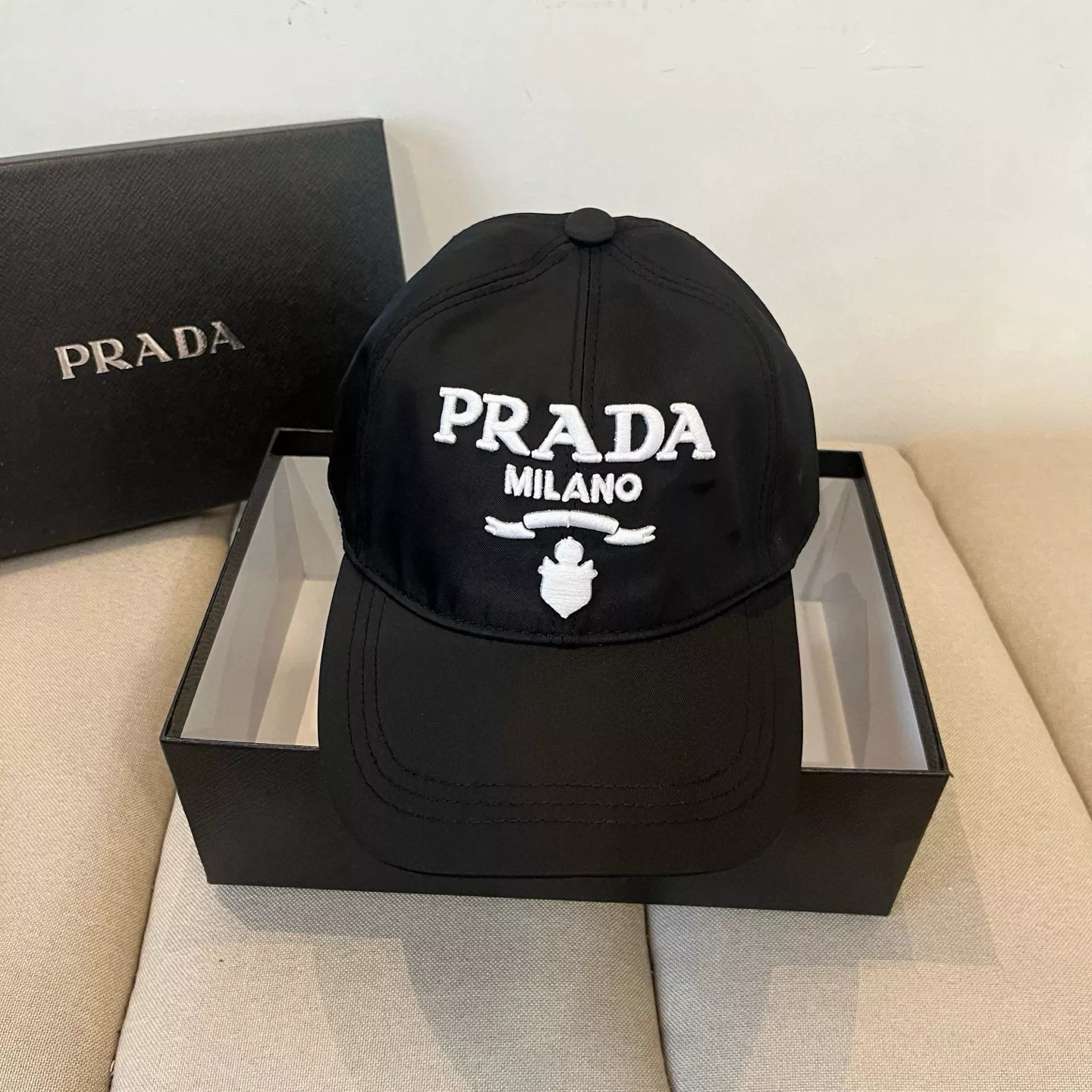 Versatile 6072 Prada Caps