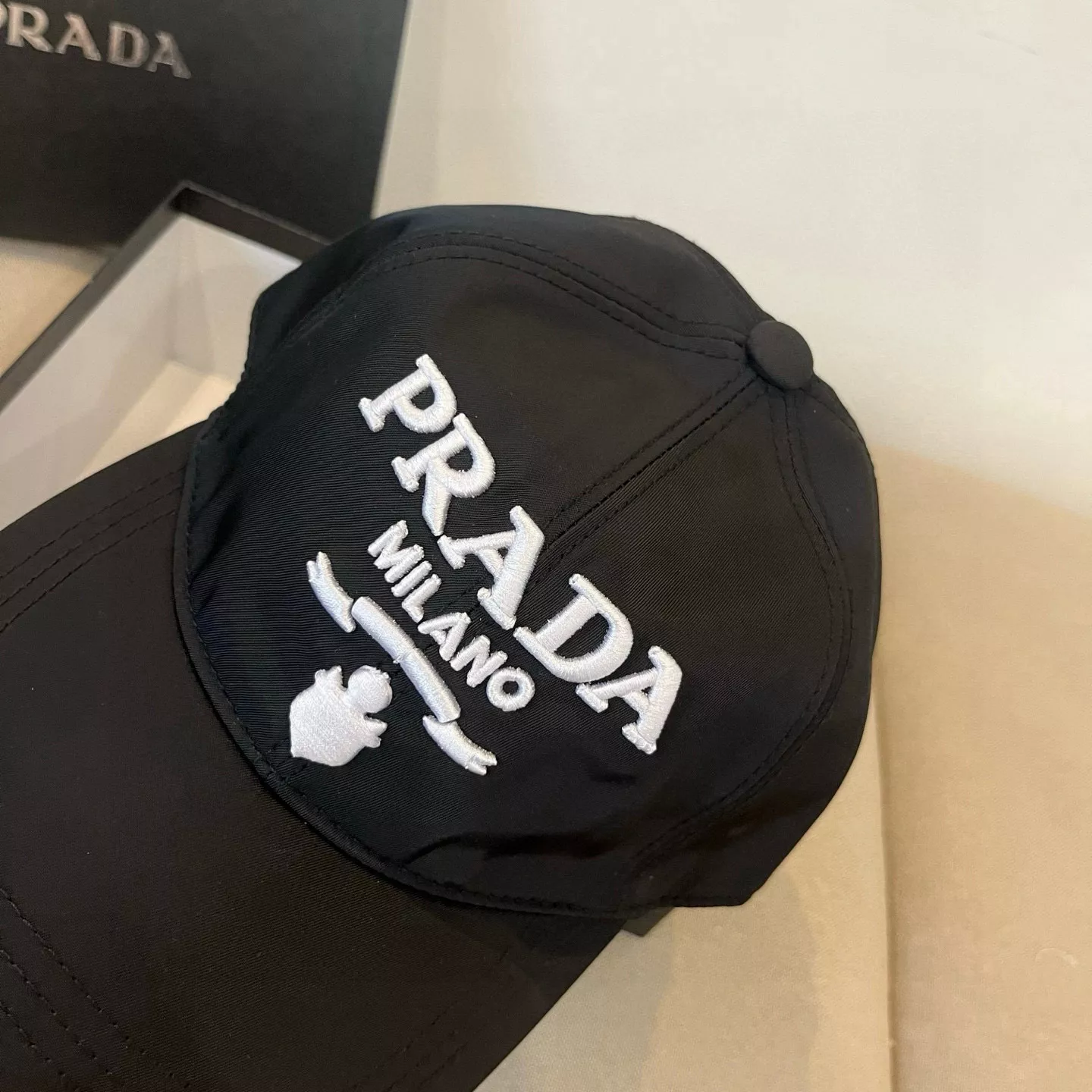 Versatile 6072 Prada Caps
