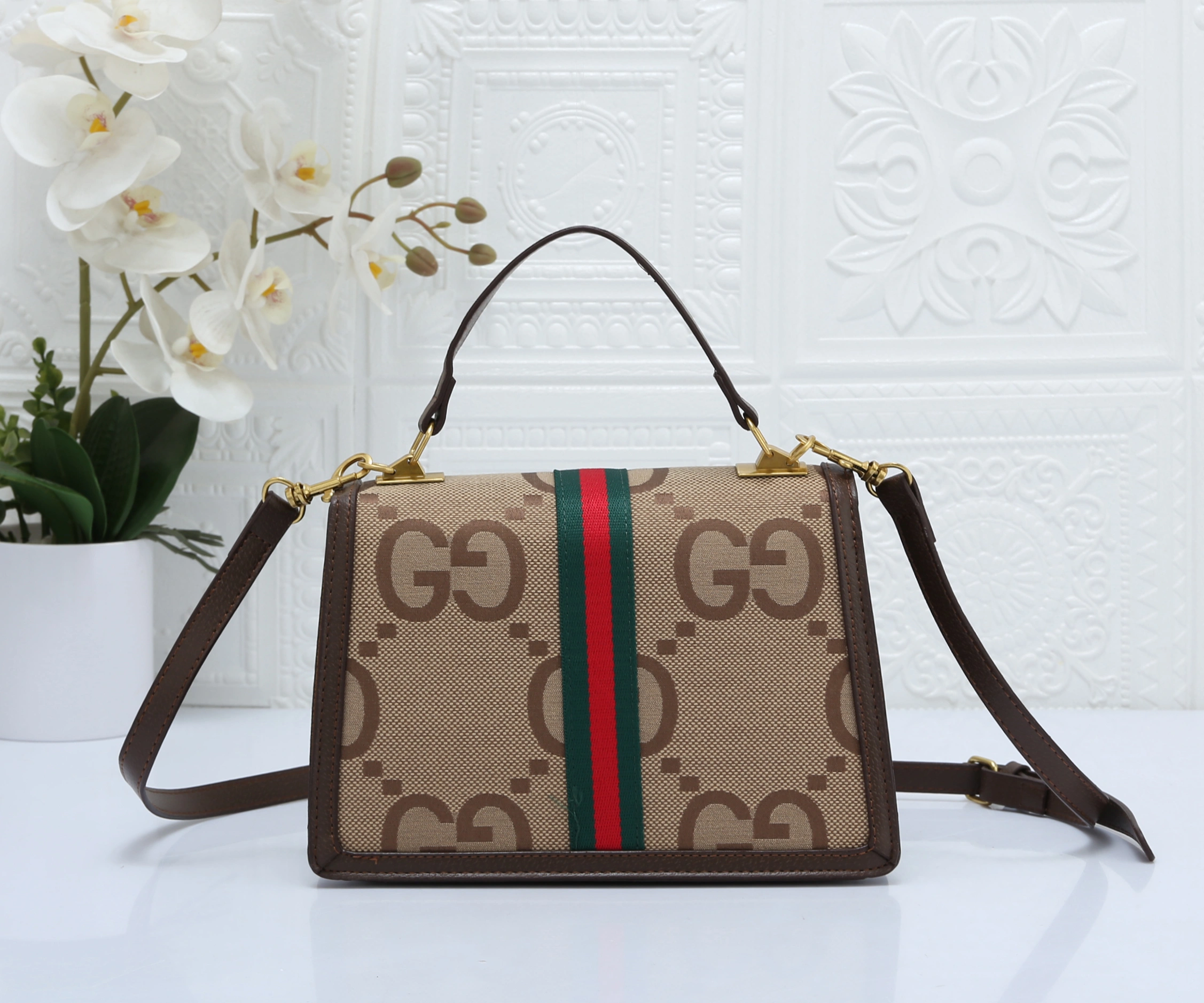 Versatile 6095 Gucci Messenger Bags For Women