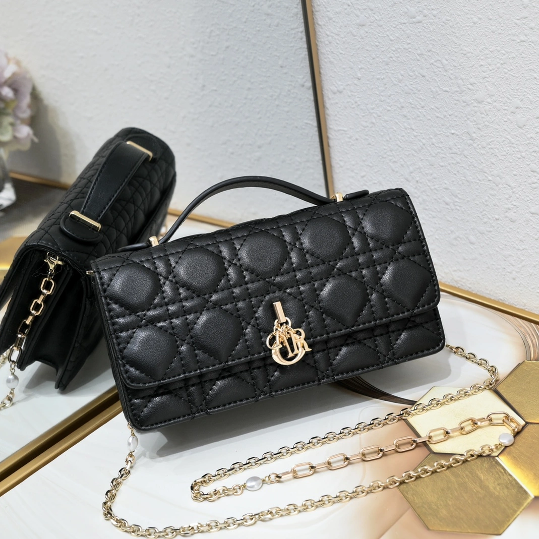 Versatile 6139 Christian Dior AAA Quality Messenger Bags For Women