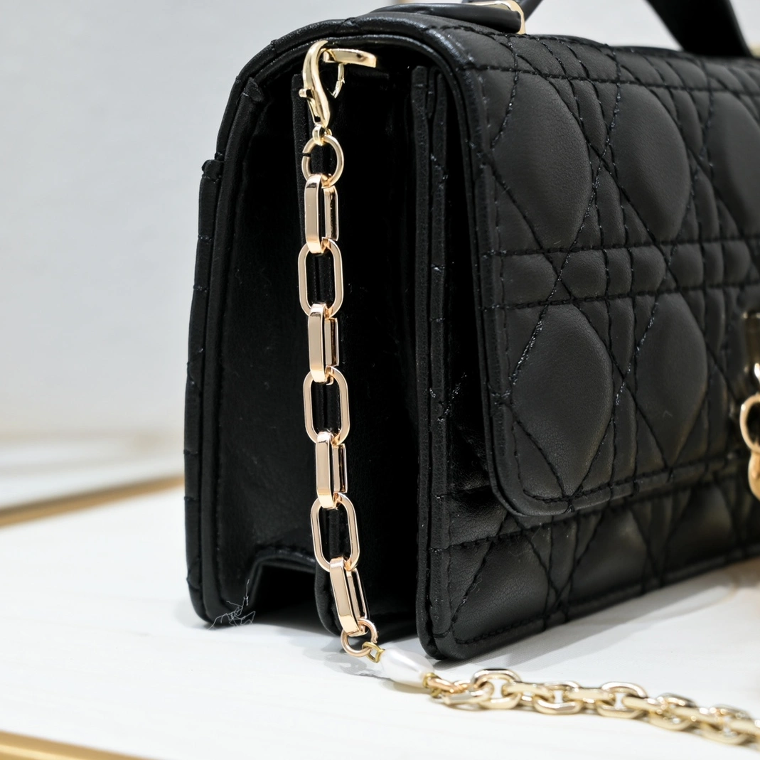 Versatile 6139 Christian Dior AAA Quality Messenger Bags For Women