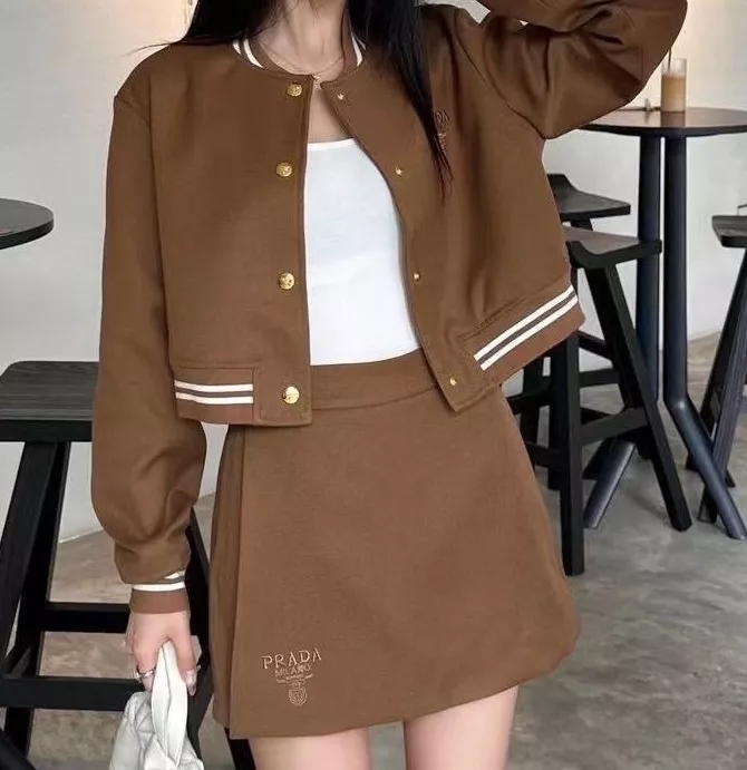 Versatile 6340 Prada Tracksuits Long Sleeved For Women