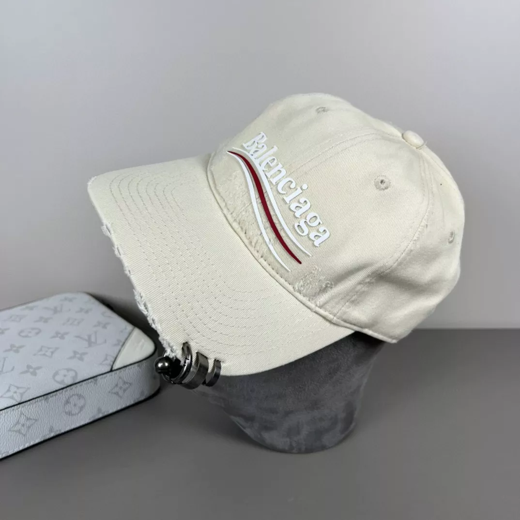 Versatile 672 Balenciaga Caps