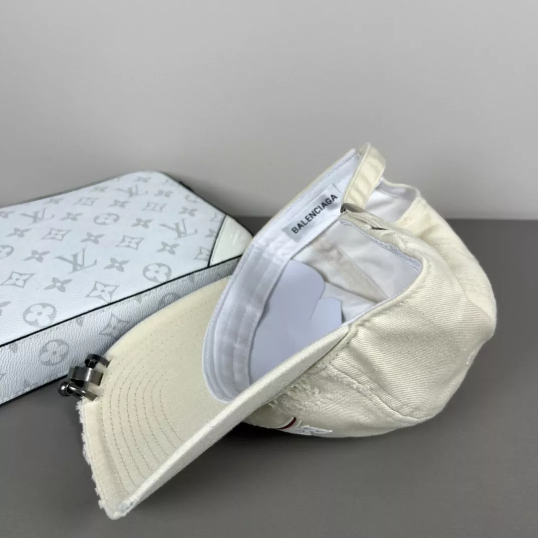 Versatile 672 Balenciaga Caps