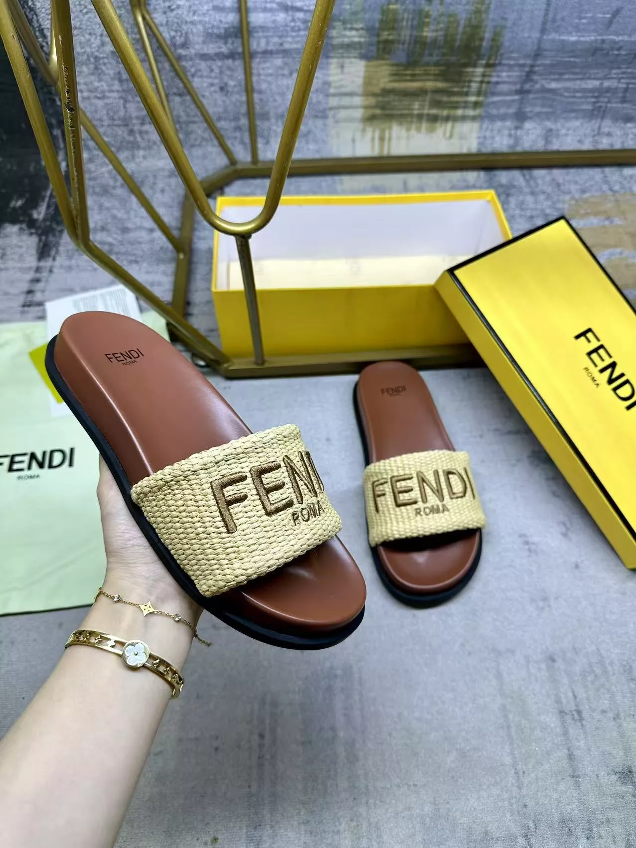 Versatile 6745 Fendi Slippers For Women