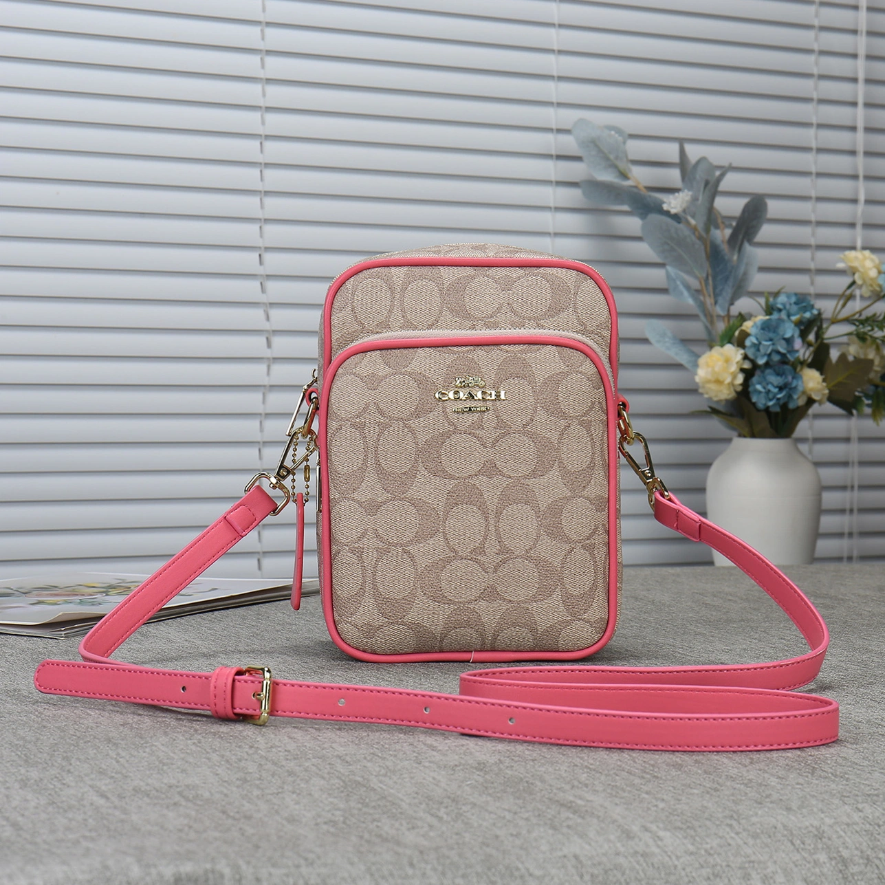 Versatile 7078 Coach Messenger Bag For Women