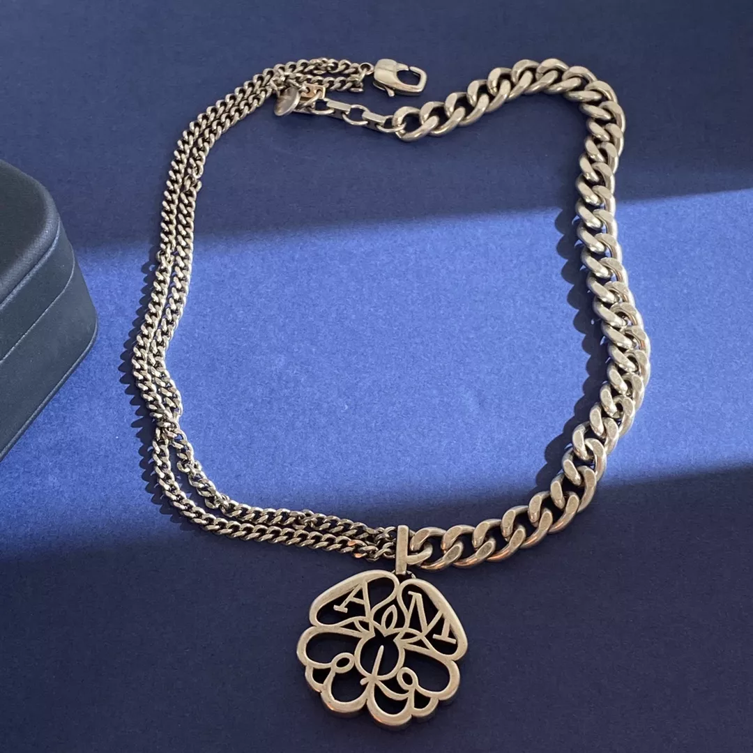 Versatile 7149 Alexander McQueen Necklaces