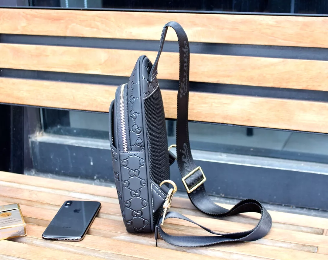 Versatile 7241 Gucci AAA Man Messenger Bags