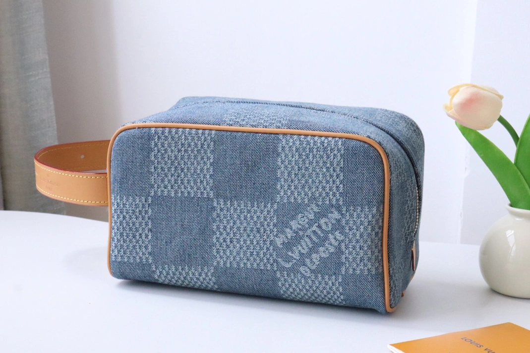 Versatile 7256 Louis Vuitton AAA Quality Handbags For Women