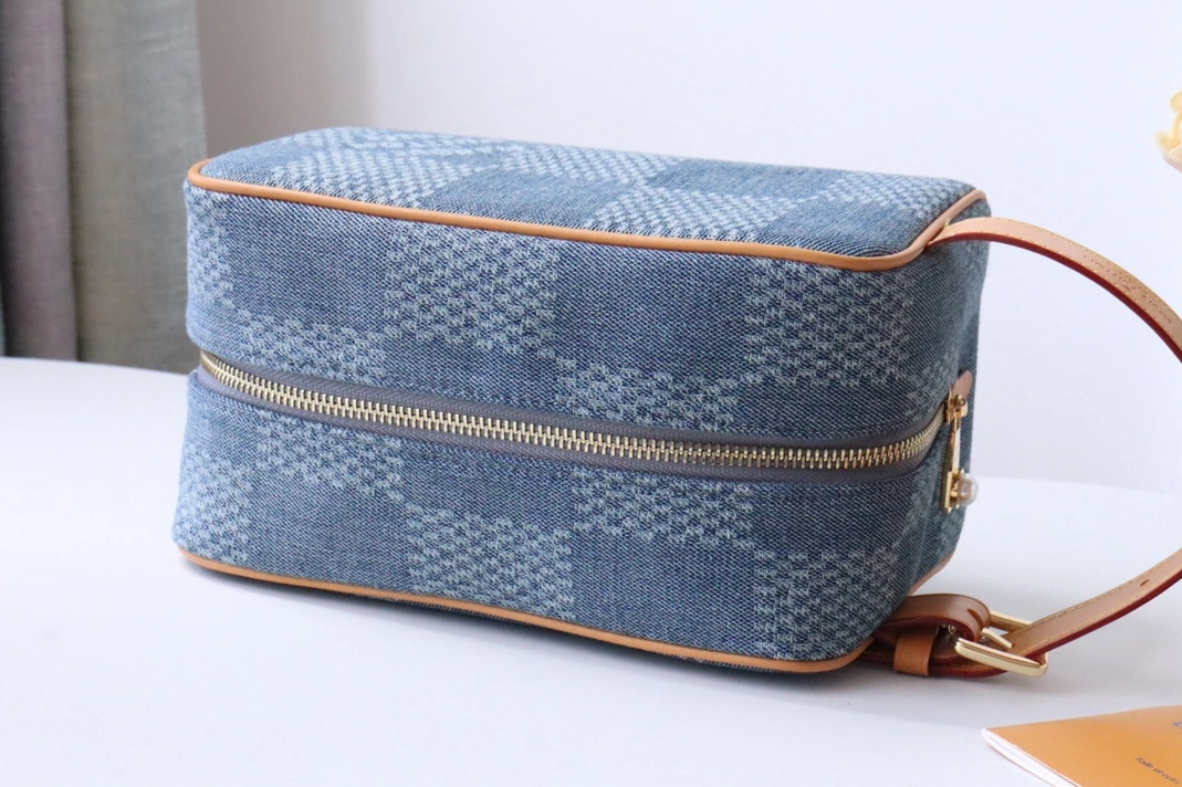 Versatile 7256 Louis Vuitton AAA Quality Handbags For Women