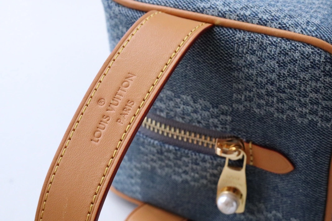 Versatile 7256 Louis Vuitton AAA Quality Handbags For Women