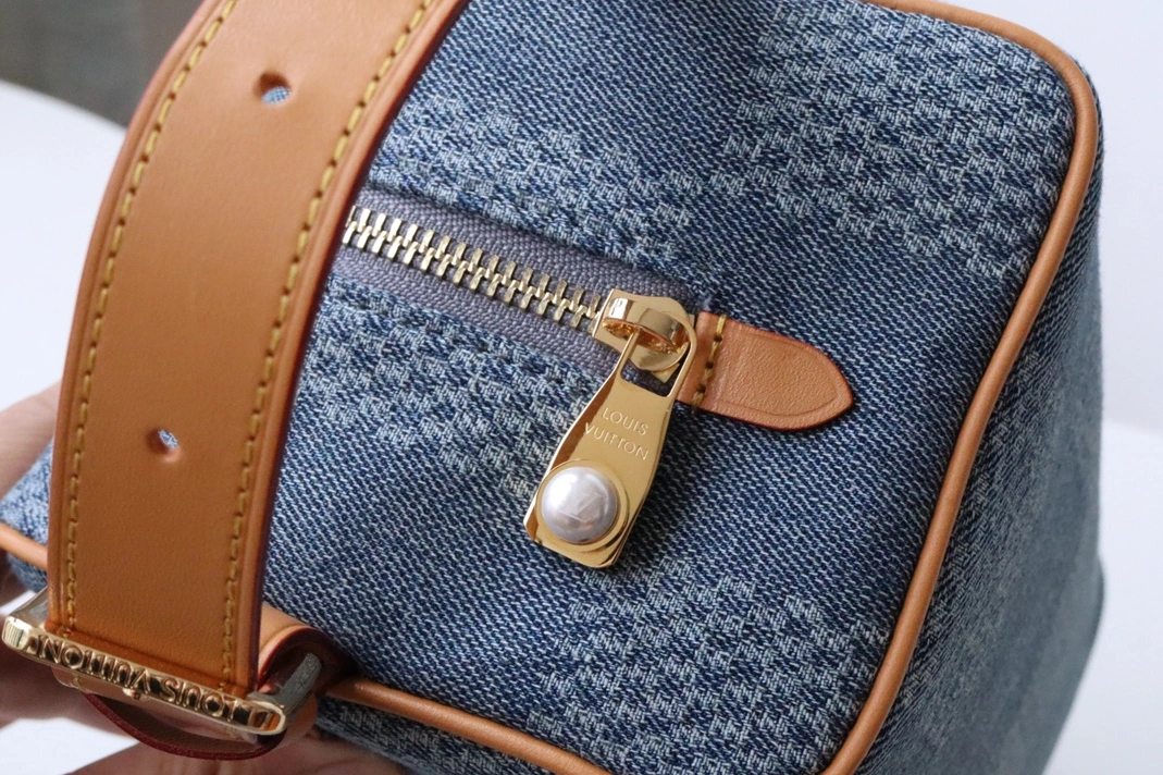 Versatile 7256 Louis Vuitton AAA Quality Handbags For Women