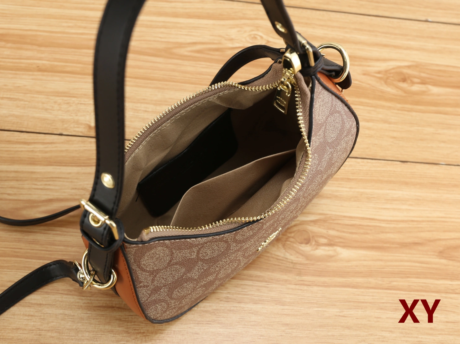 Versatile 7528 Coach Messenger Bag For Women