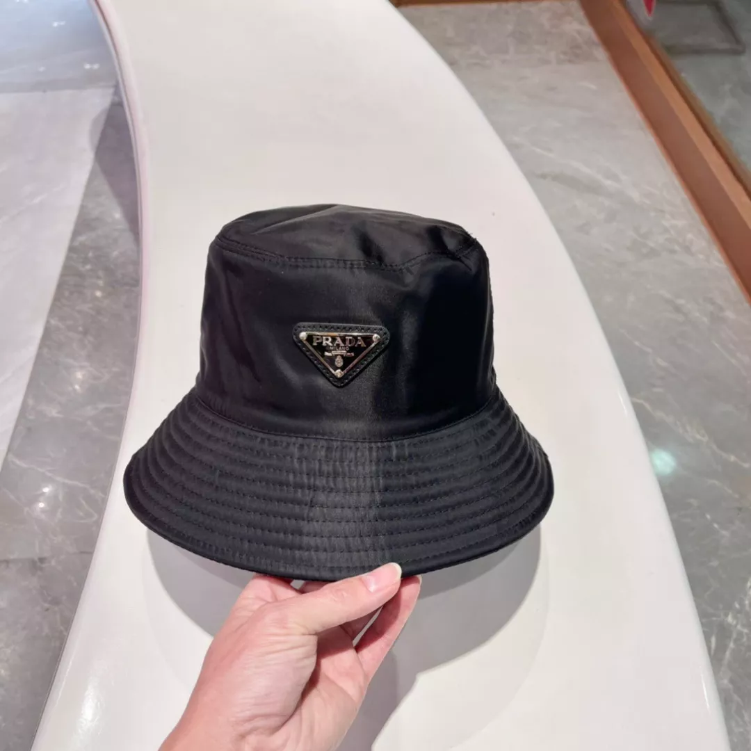 Versatile 753 Prada Caps