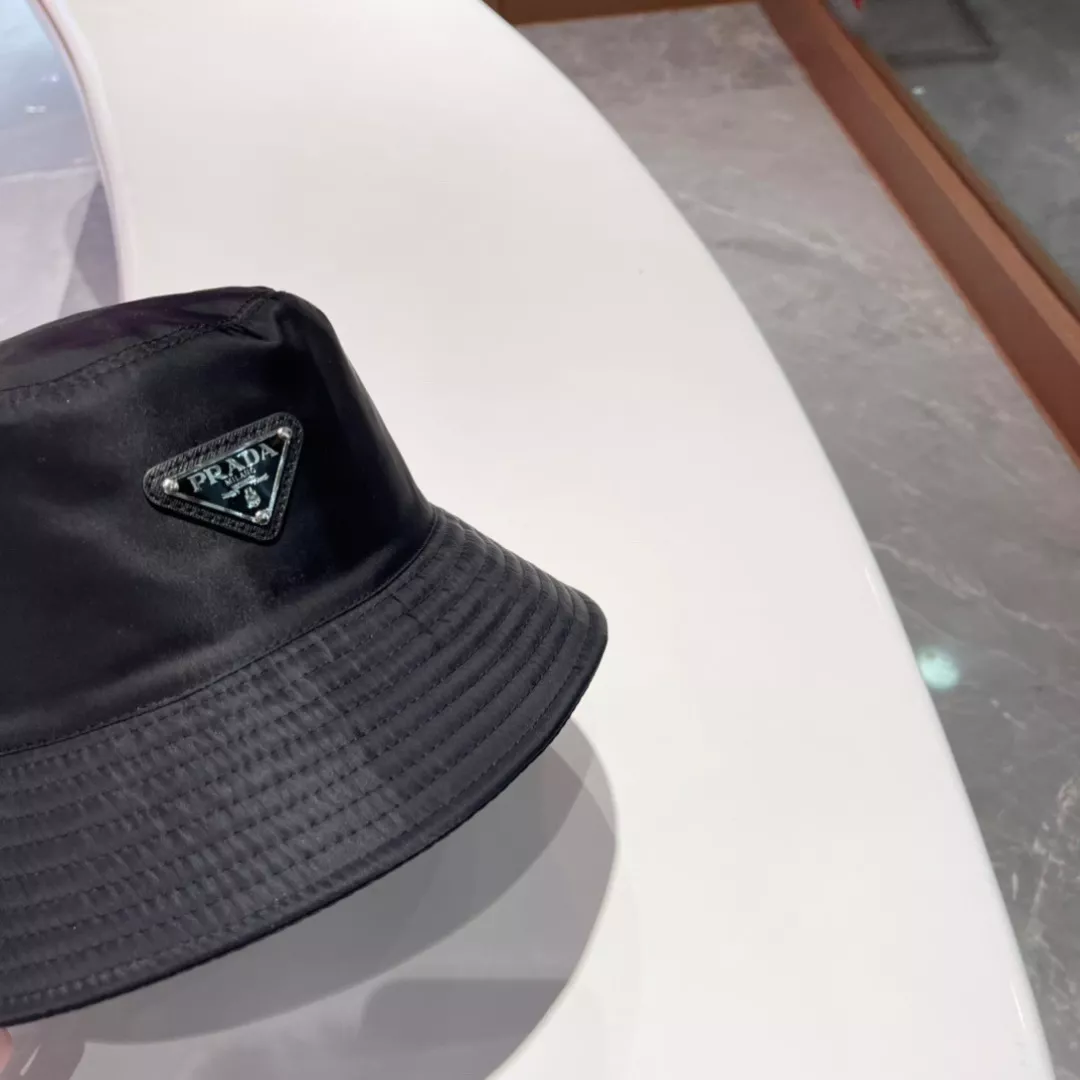 Versatile 753 Prada Caps