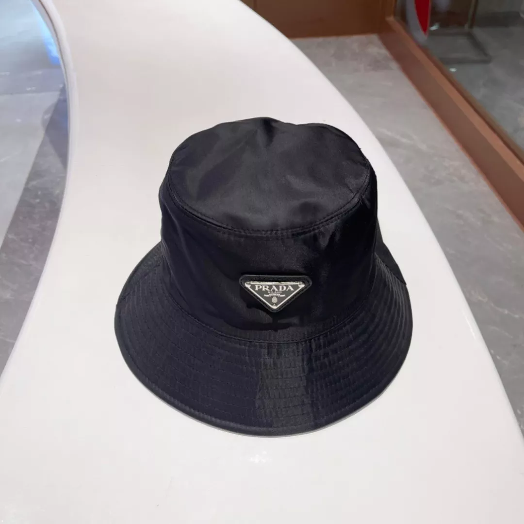 Versatile 753 Prada Caps