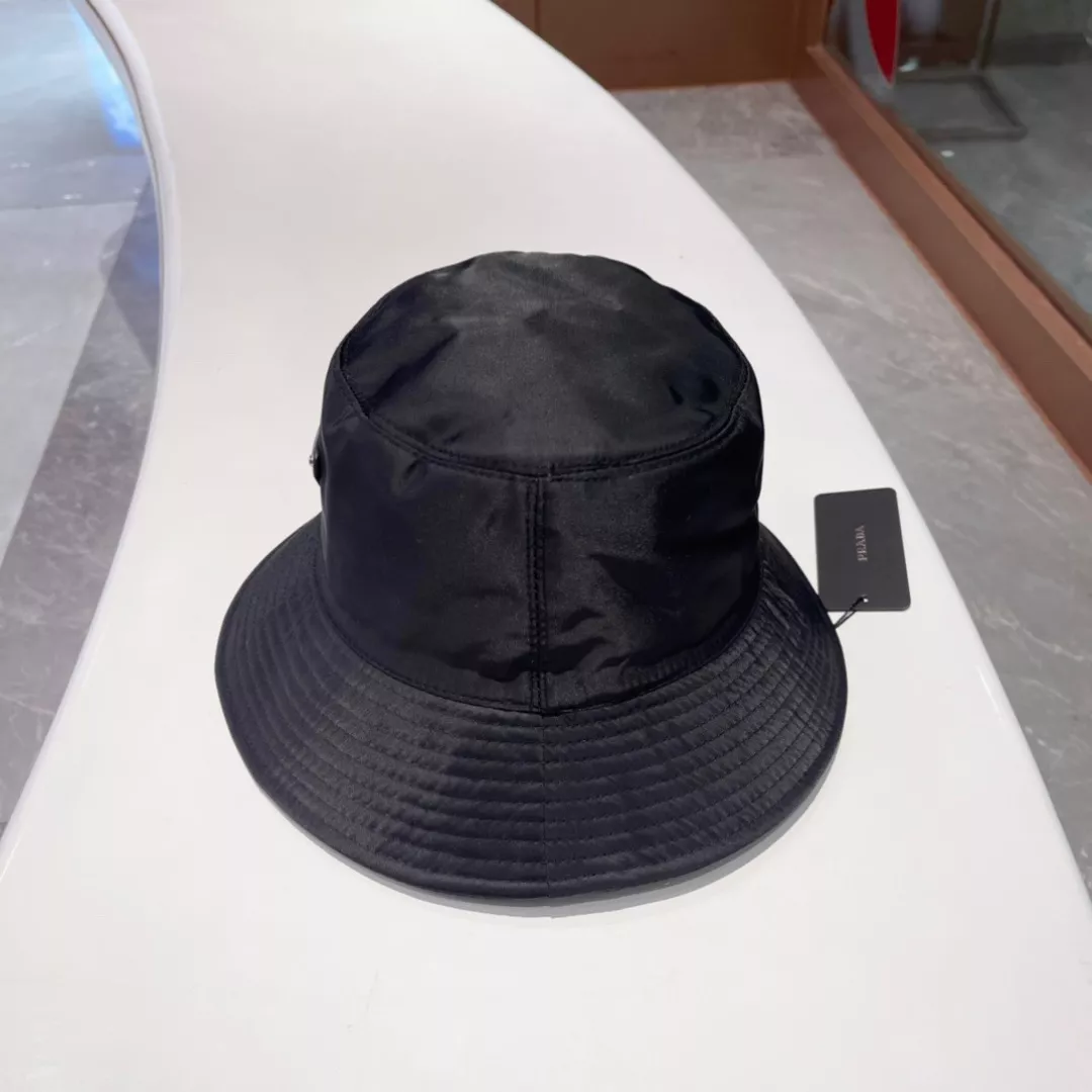 Versatile 753 Prada Caps