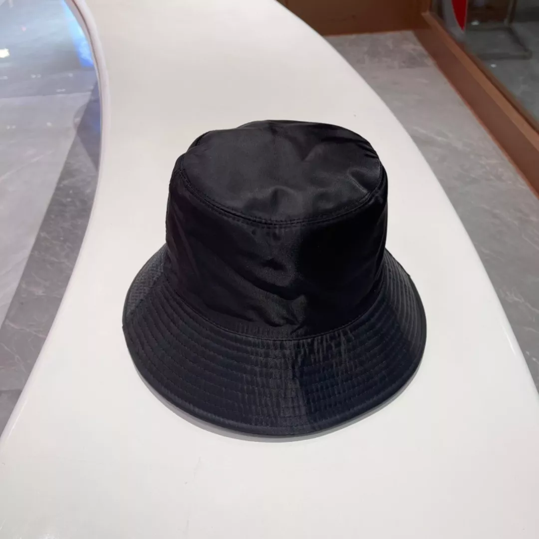 Versatile 753 Prada Caps