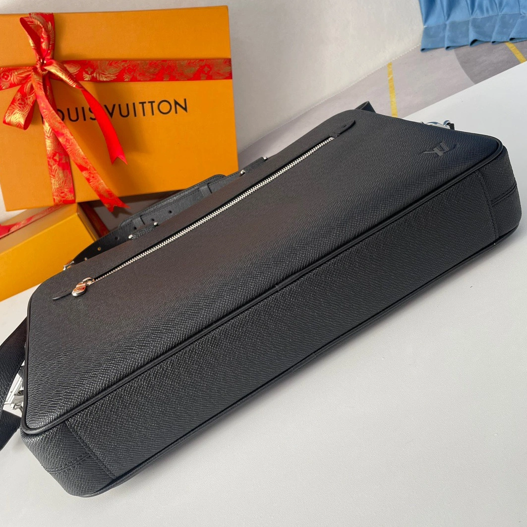Versatile 7613 Louis Vuitton AAA Man Handbags