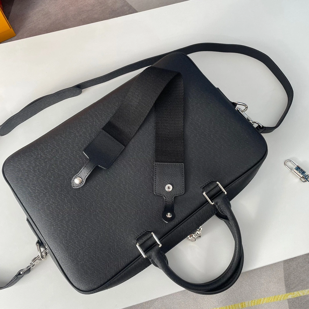 Versatile 7613 Louis Vuitton AAA Man Handbags