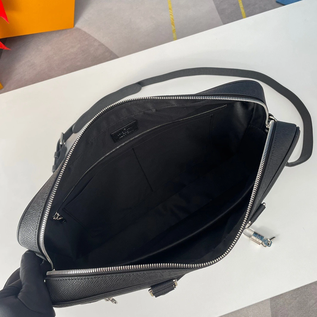 Versatile 7613 Louis Vuitton AAA Man Handbags
