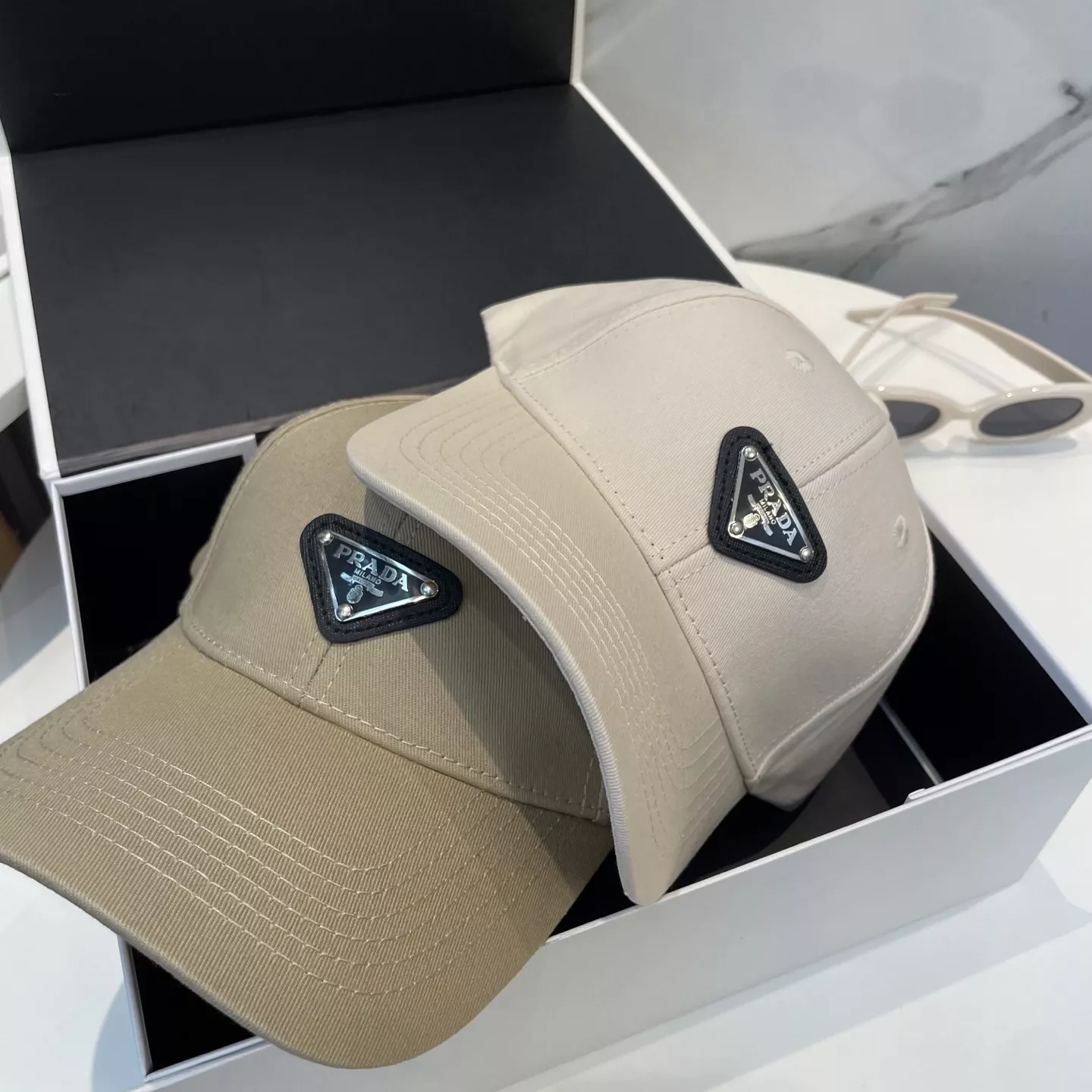 Versatile 7777 Prada Caps