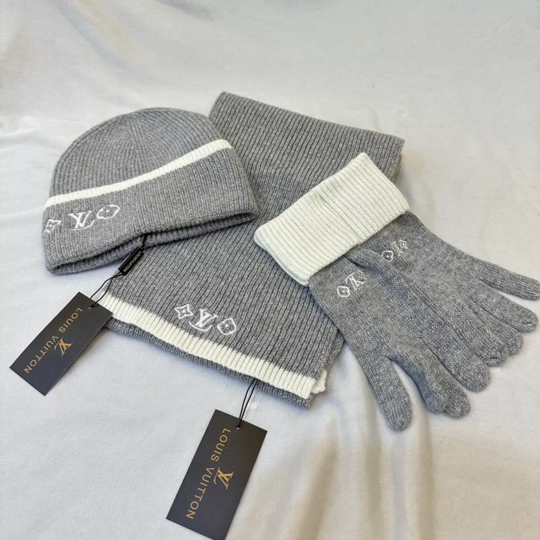 Versatile 7834 Louis Vuitton LV Hat and Scarf and Glove Set