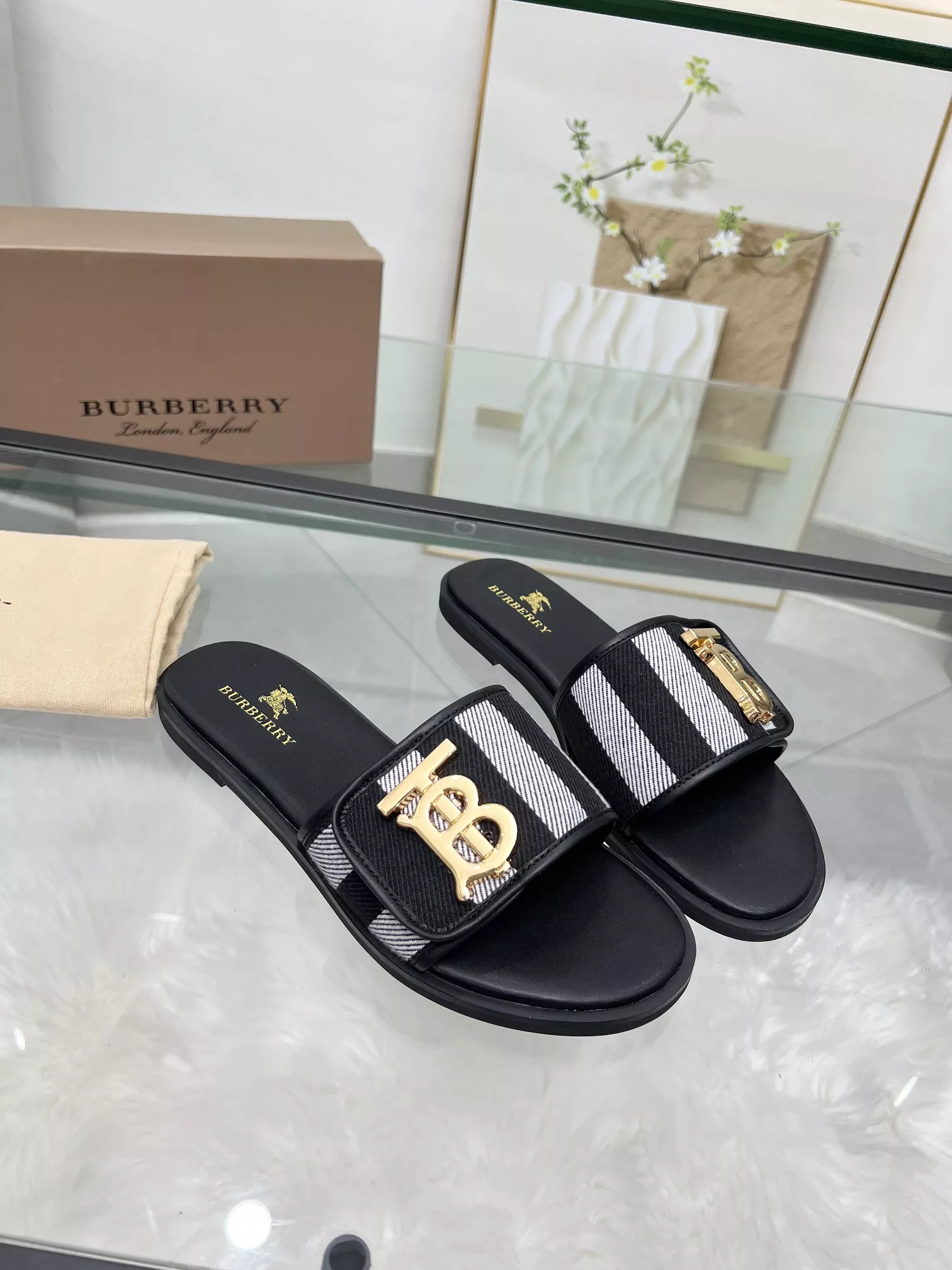 Versatile 7981 Burberry Slippers For Women