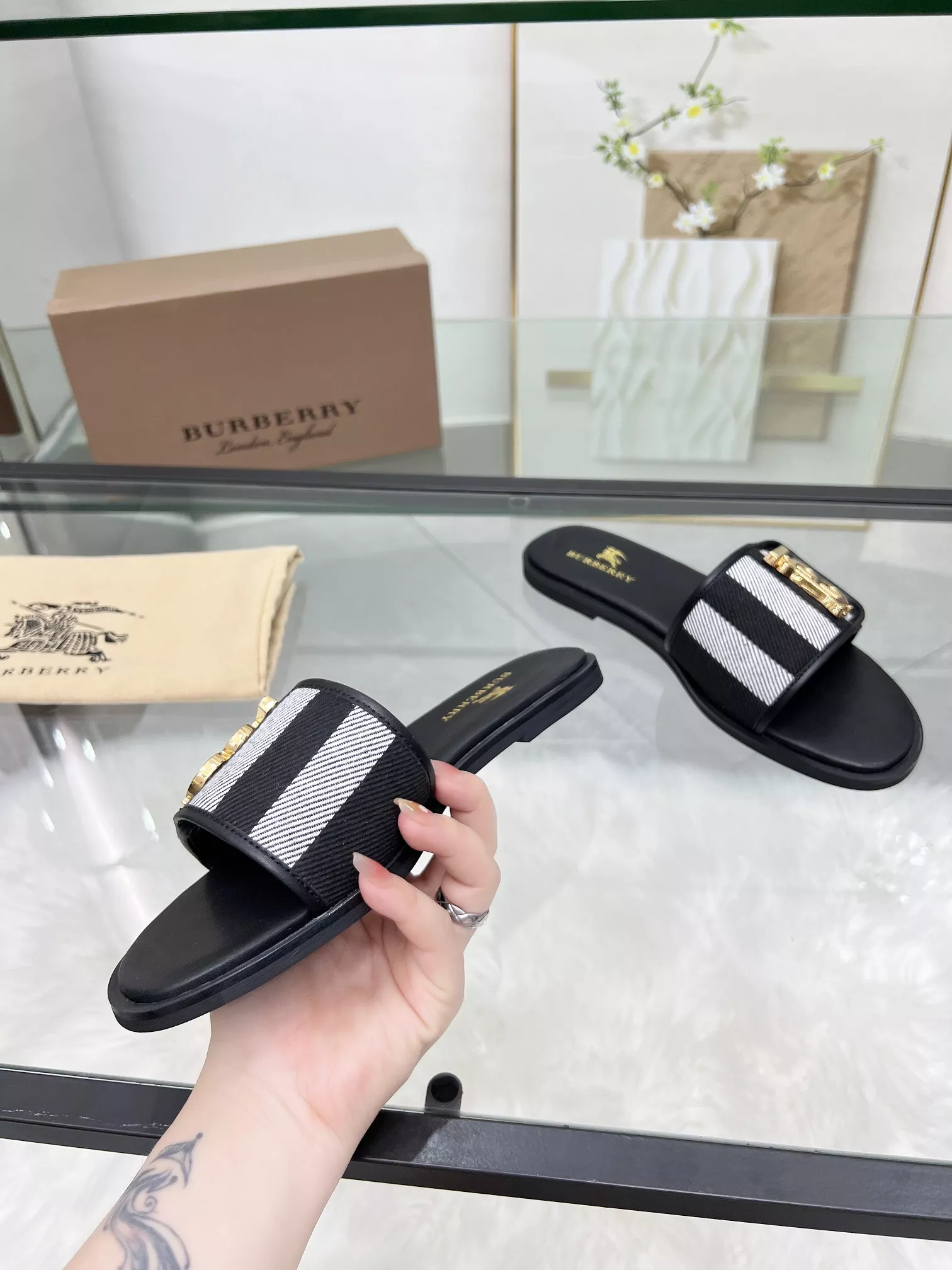 Versatile 7981 Burberry Slippers For Women