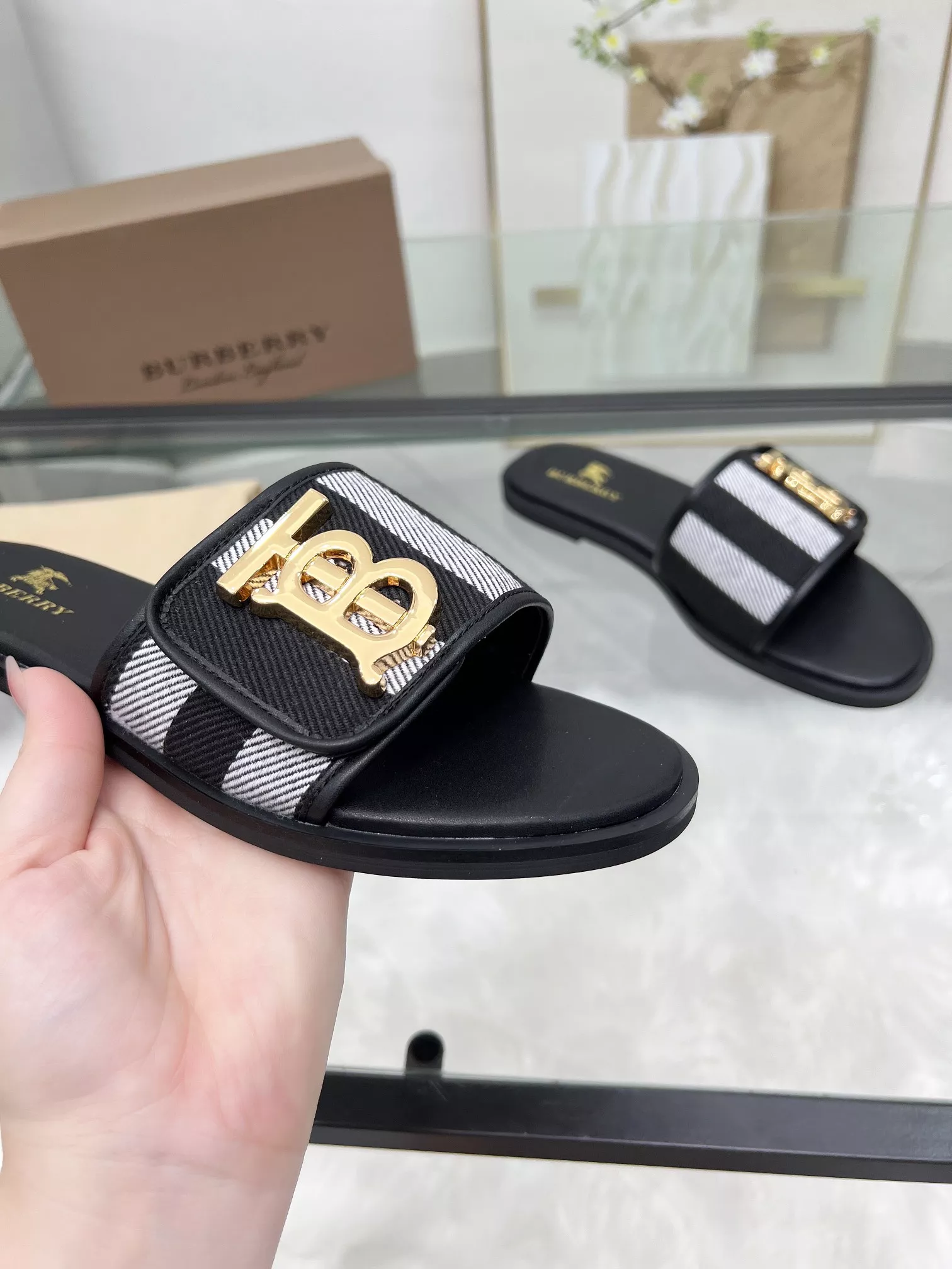 Versatile 7981 Burberry Slippers For Women