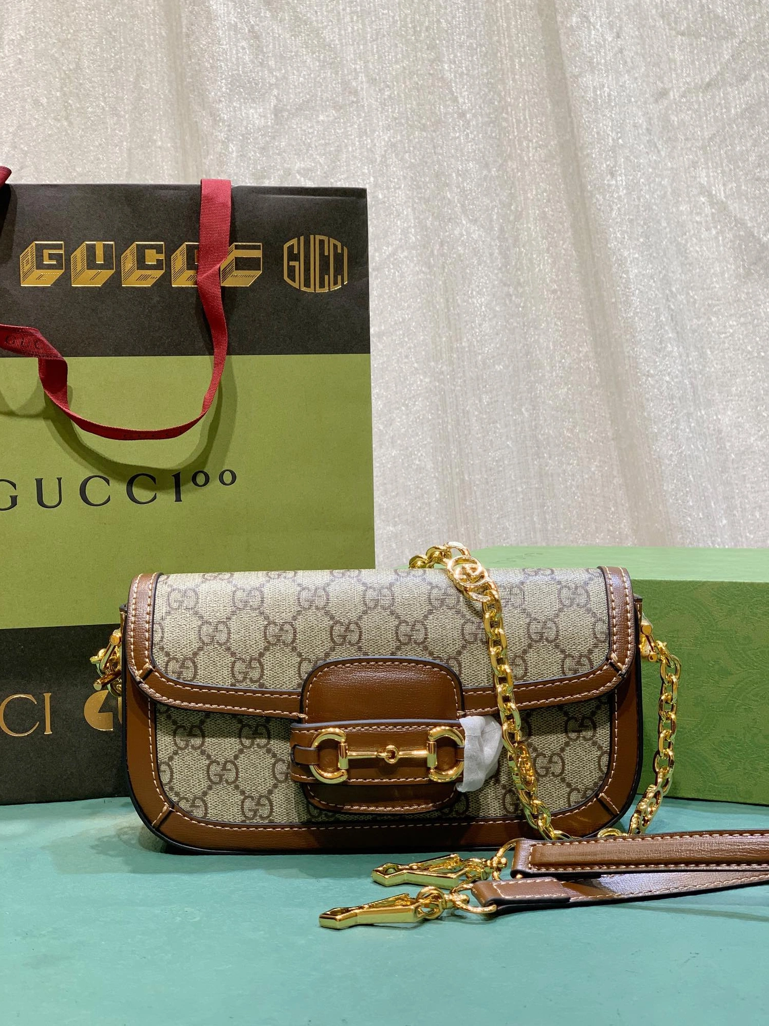 Versatile 806 Gucci AAA Quality Messenger Bags For Women