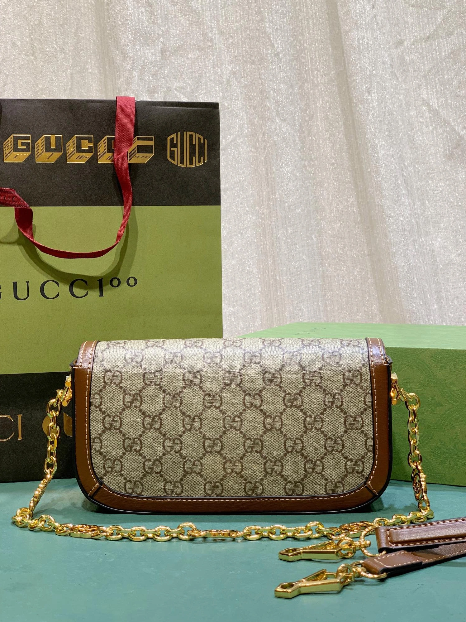 Versatile 806 Gucci AAA Quality Messenger Bags For Women