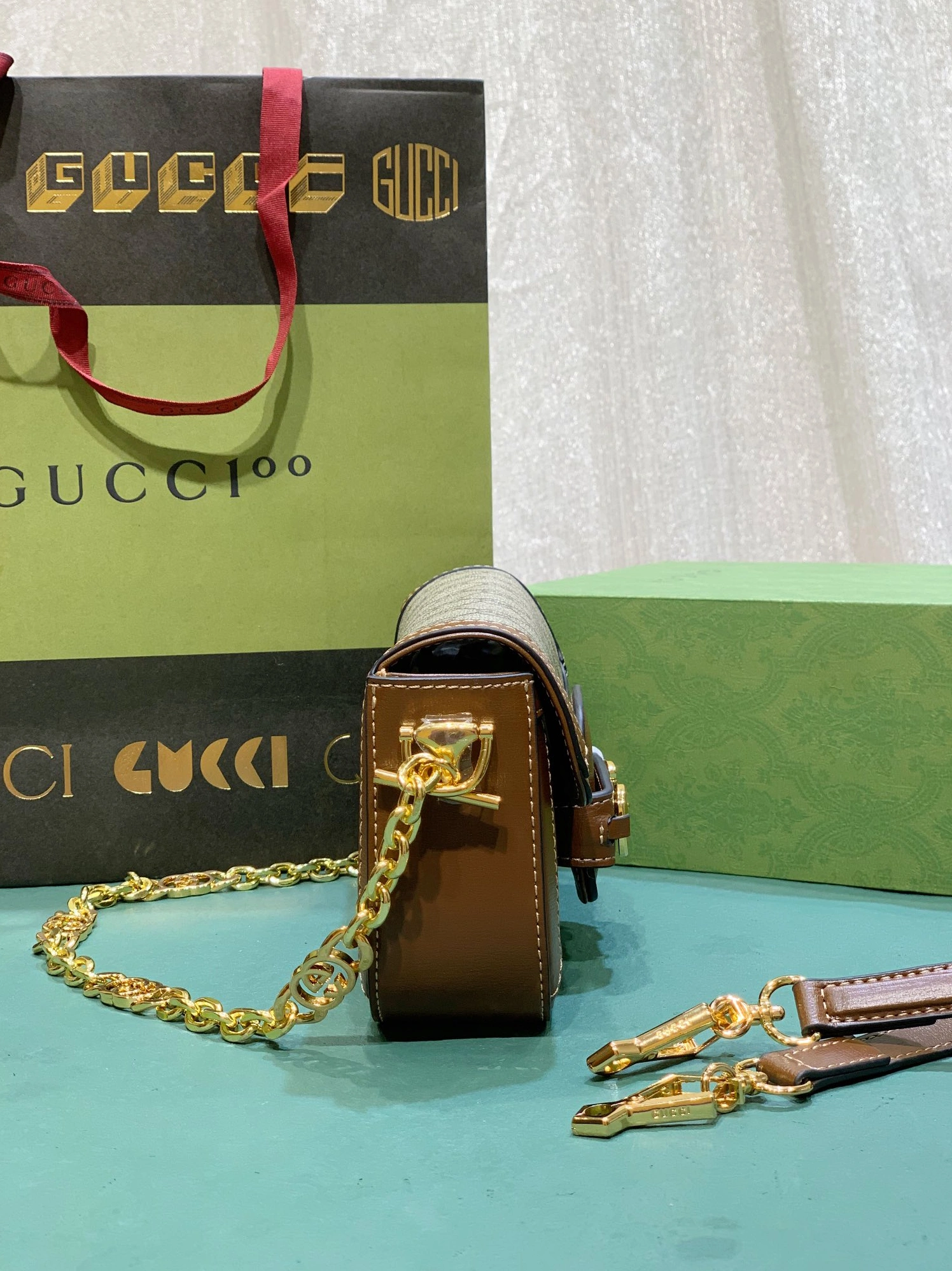 Versatile 806 Gucci AAA Quality Messenger Bags For Women