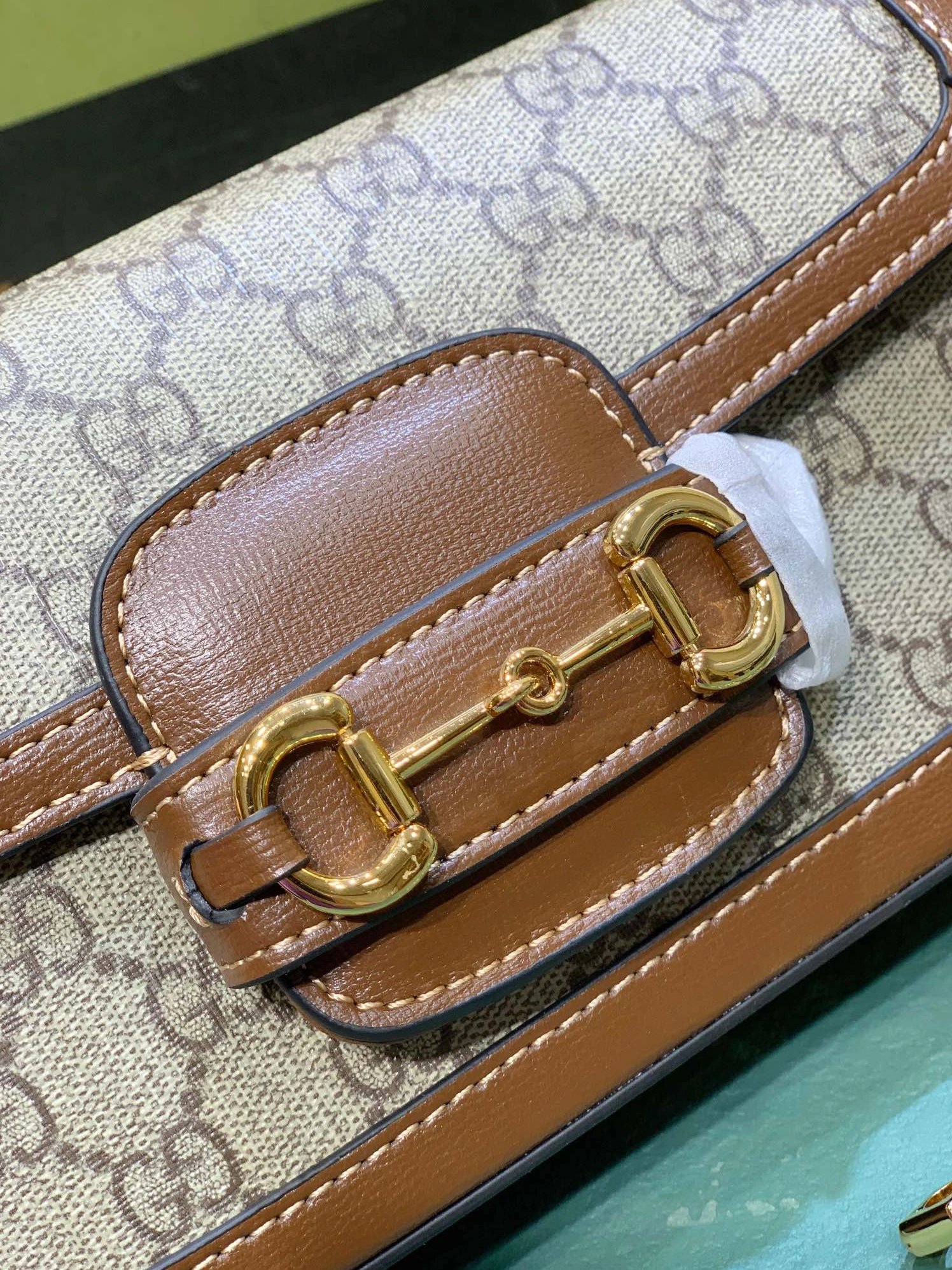 Versatile 806 Gucci AAA Quality Messenger Bags For Women