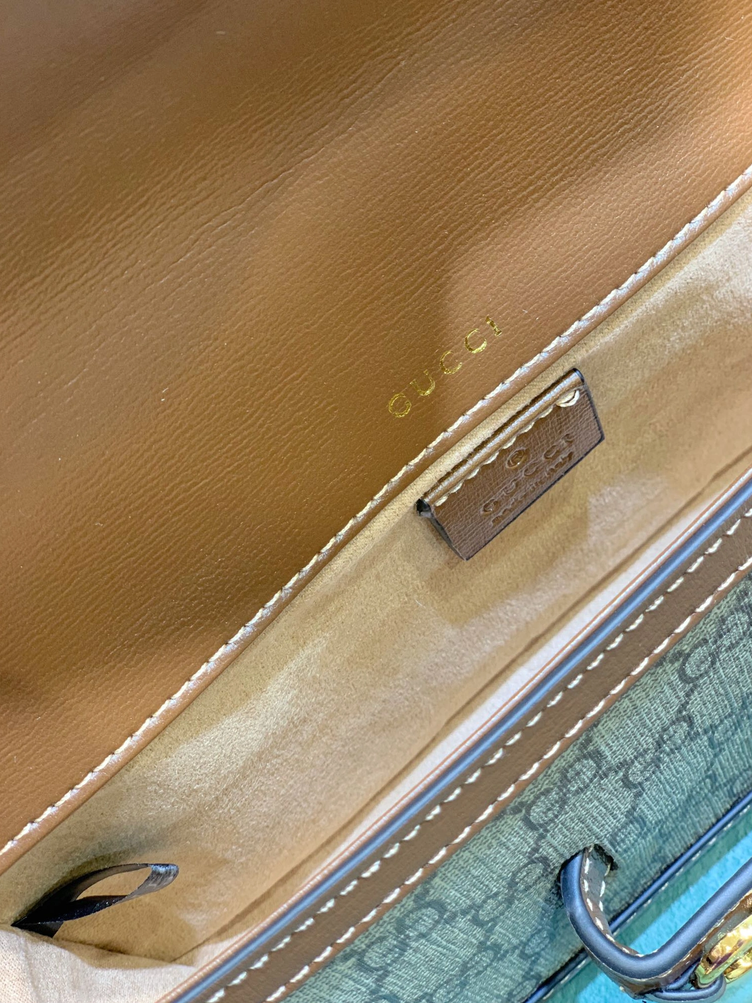 Versatile 806 Gucci AAA Quality Messenger Bags For Women