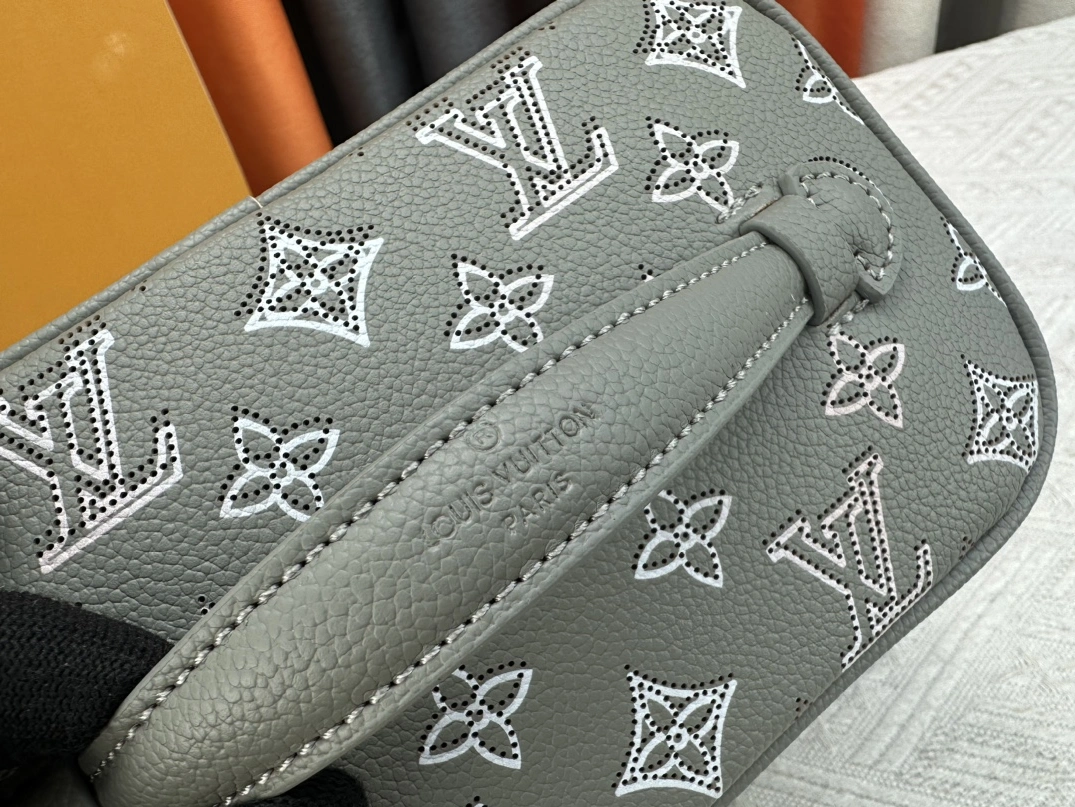 Versatile 8085 Louis Vuitton AAA Quality Handbags For Women