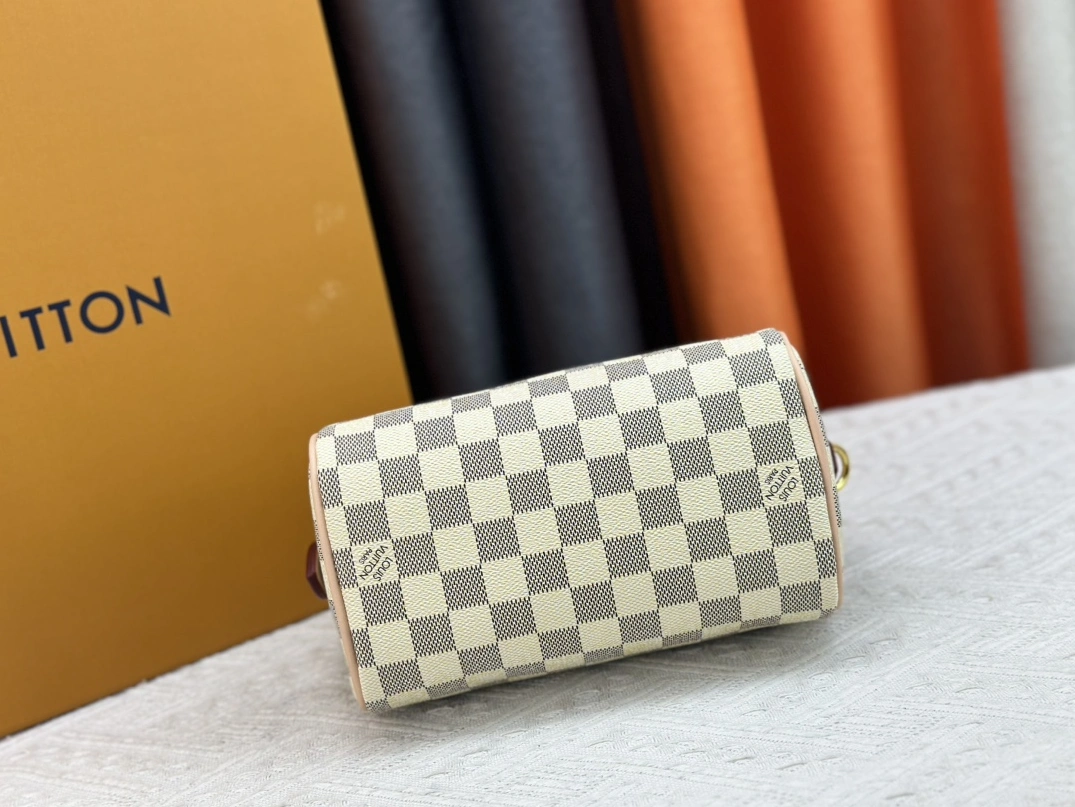 Versatile 8142 Louis Vuitton AAA Quality Handbags For Women