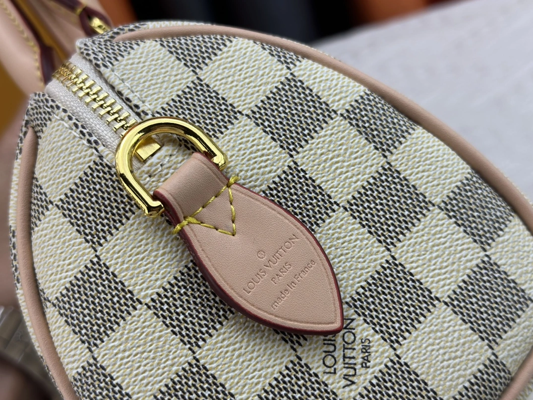 Versatile 8142 Louis Vuitton AAA Quality Handbags For Women