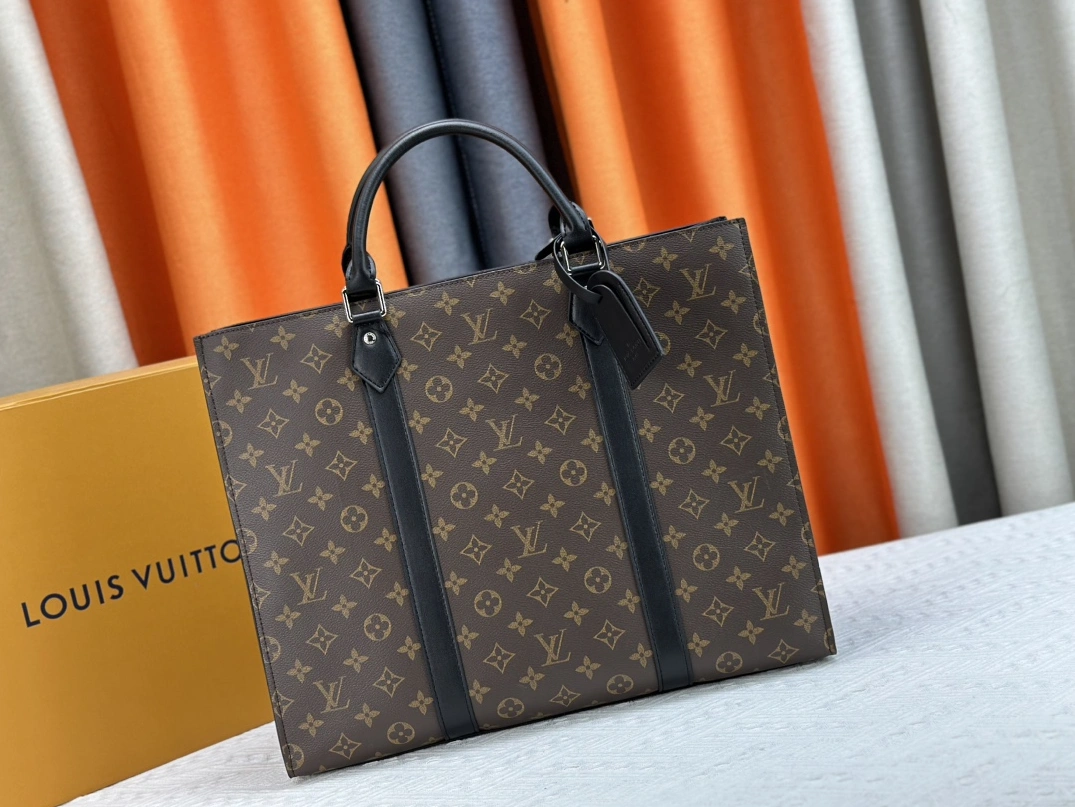 Versatile 8150 Louis Vuitton AAA Man Handbags