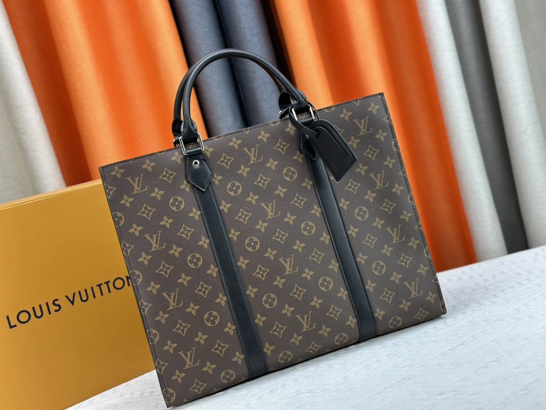 Versatile 8150 Louis Vuitton AAA Man Handbags
