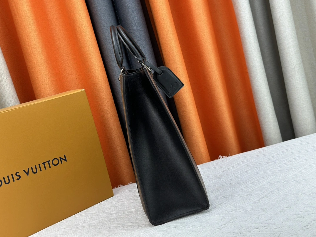 Versatile 8150 Louis Vuitton AAA Man Handbags