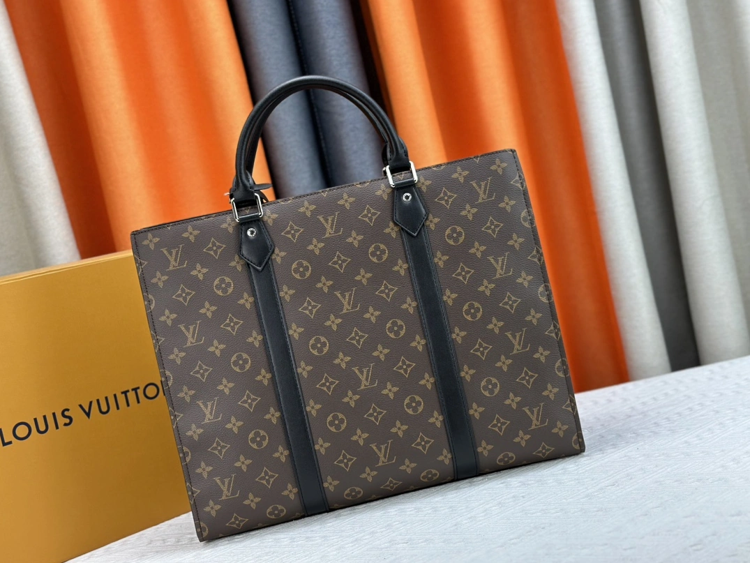 Versatile 8150 Louis Vuitton AAA Man Handbags