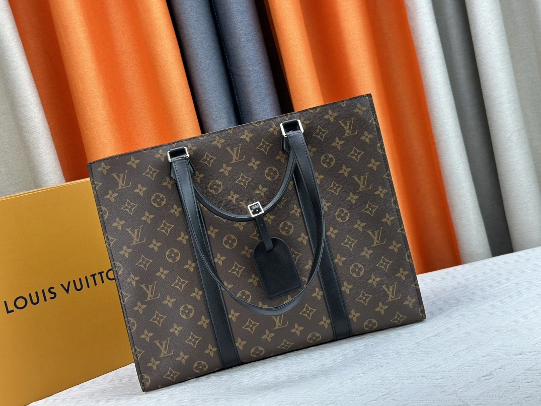Versatile 8150 Louis Vuitton AAA Man Handbags