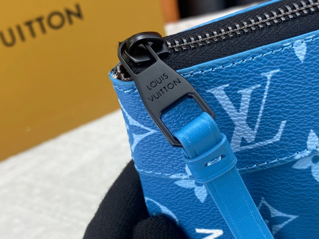 Versatile 8153 Louis Vuitton LV Wallets For Unisex