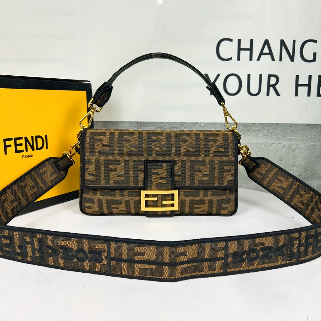 Versatile 8154 Fendi AAA Quality Messenger Bags For Women