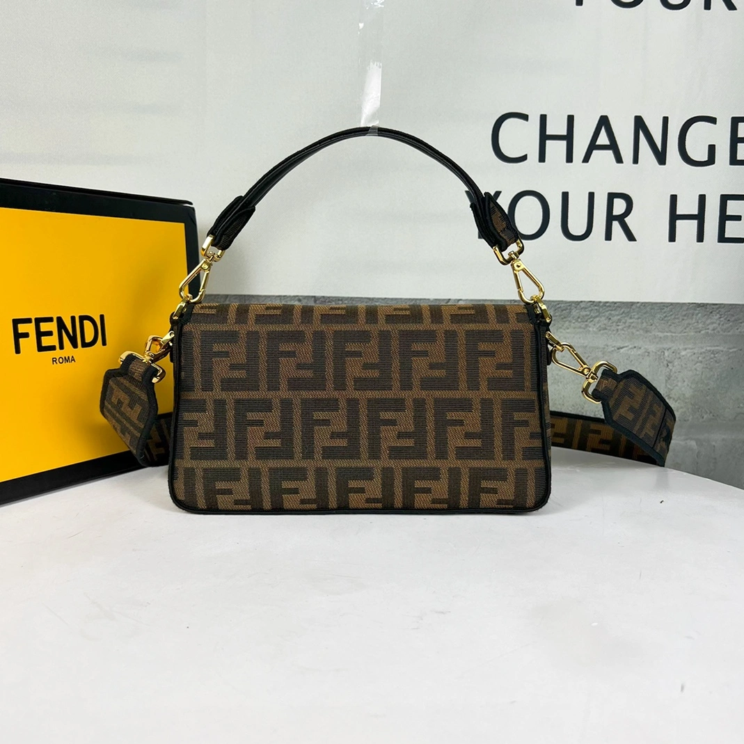 Versatile 8154 Fendi AAA Quality Messenger Bags For Women