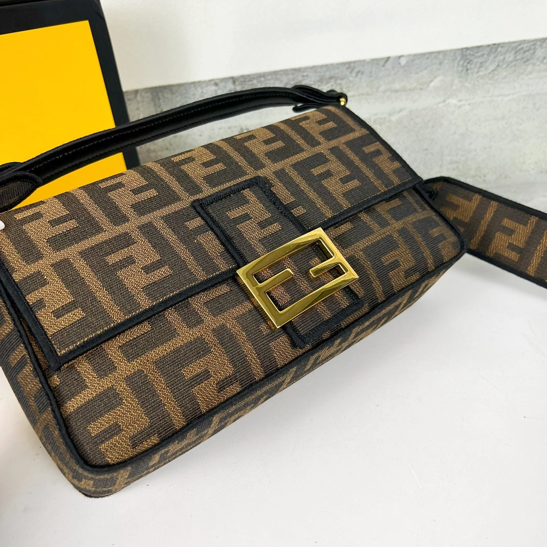 Versatile 8154 Fendi AAA Quality Messenger Bags For Women