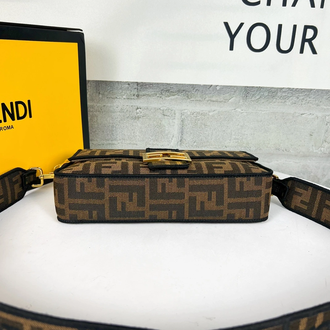 Versatile 8154 Fendi AAA Quality Messenger Bags For Women