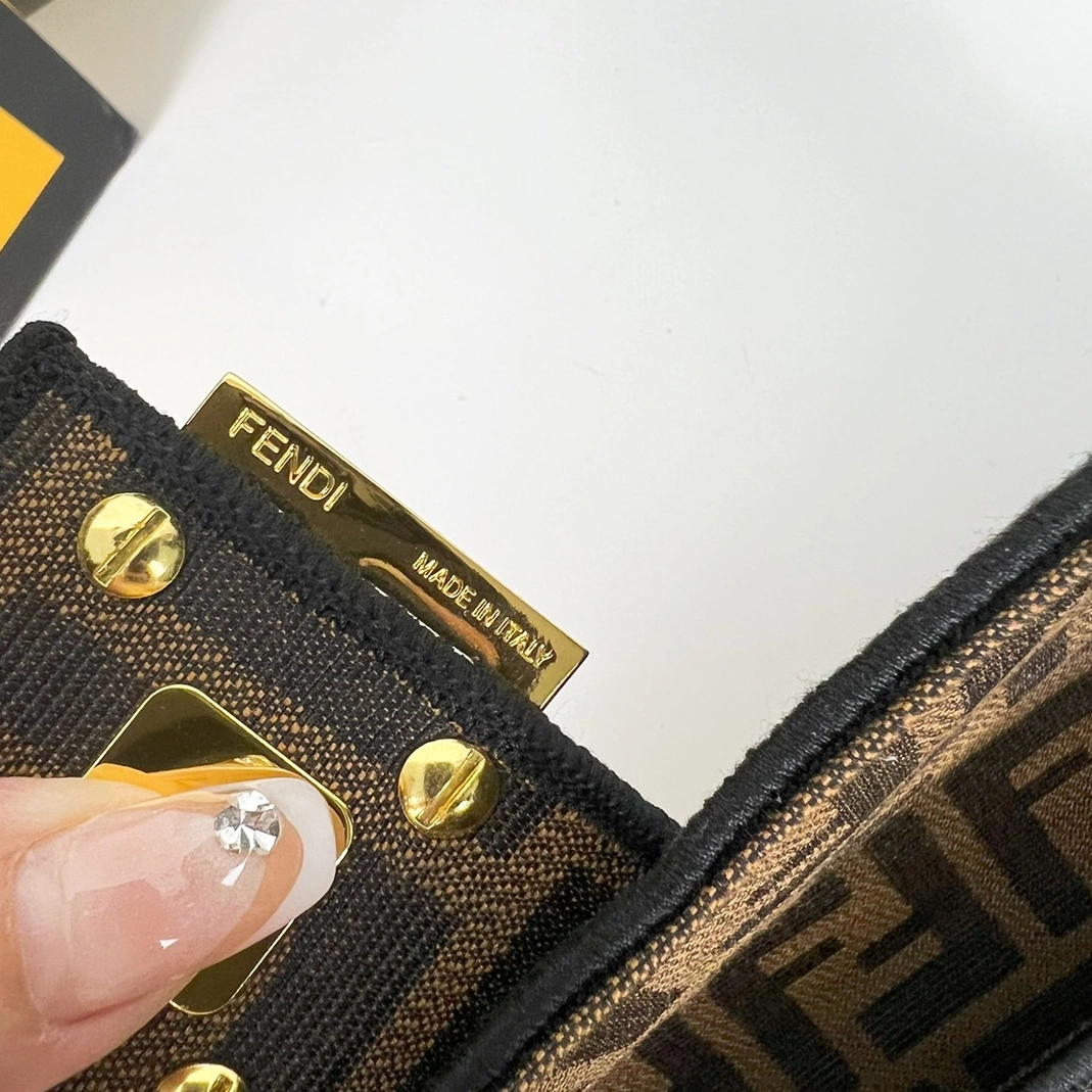 Versatile 8154 Fendi AAA Quality Messenger Bags For Women